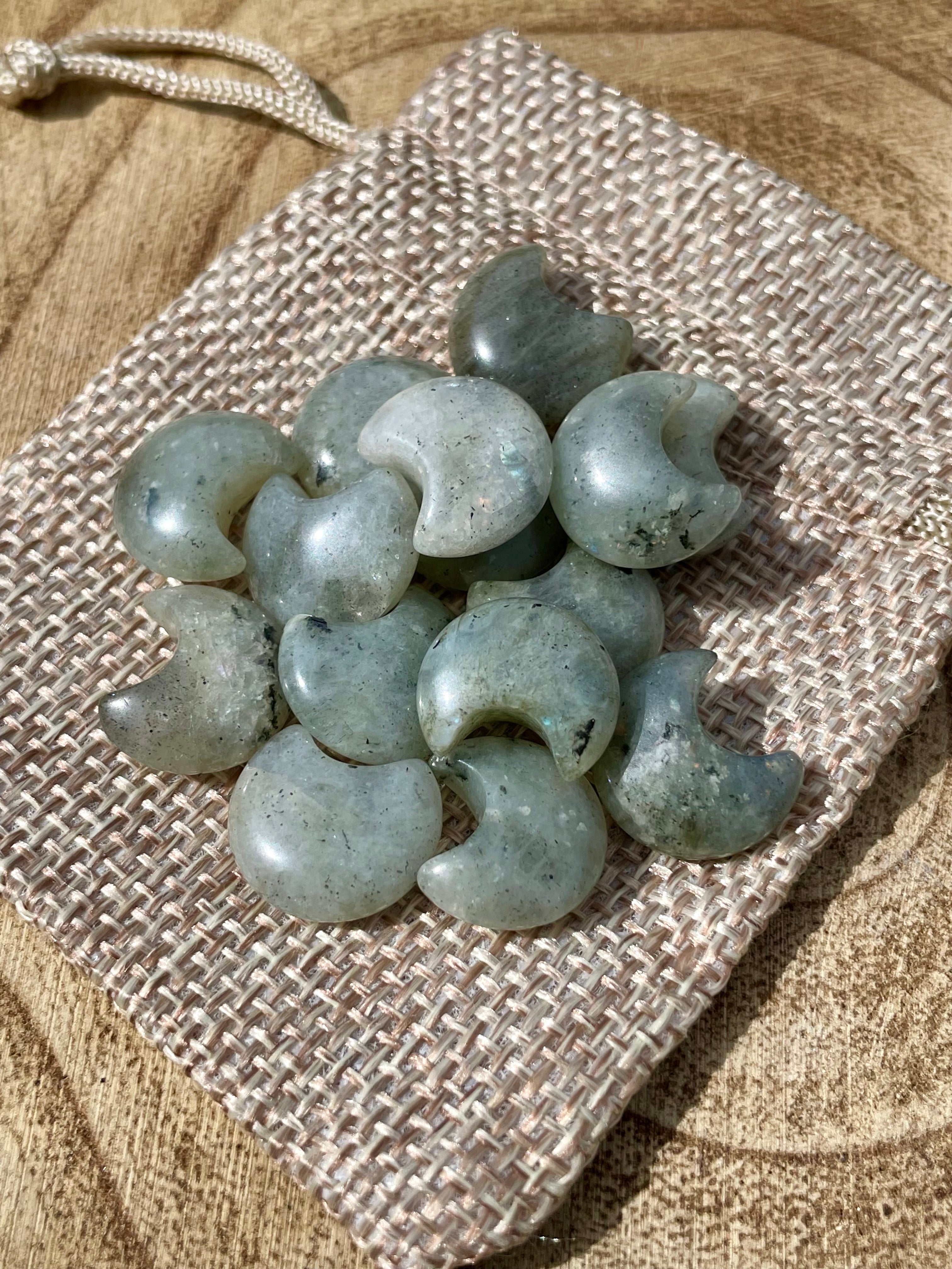 Mini Labradorite Moon - 15mm